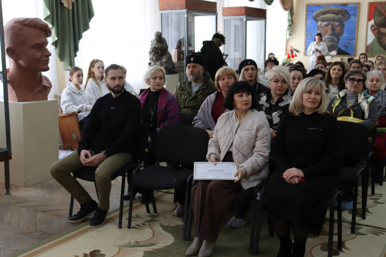 Выставка «О Родине» открылась в Стаханове
